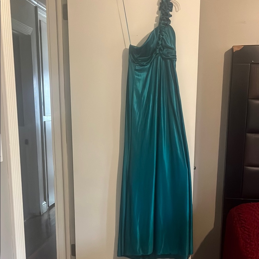 Elegant Teal One-Shoulder Gown